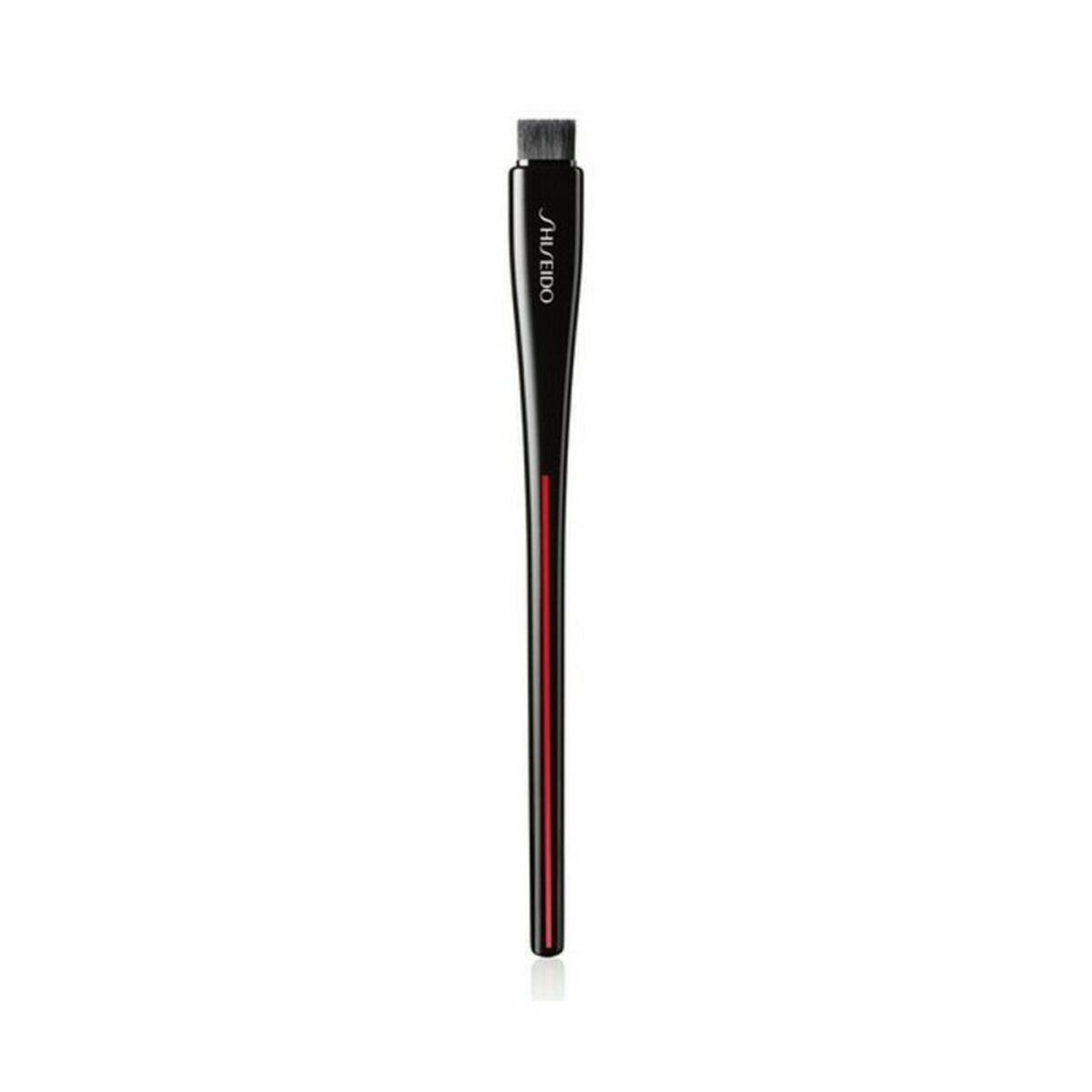 Make-up brushes and tools