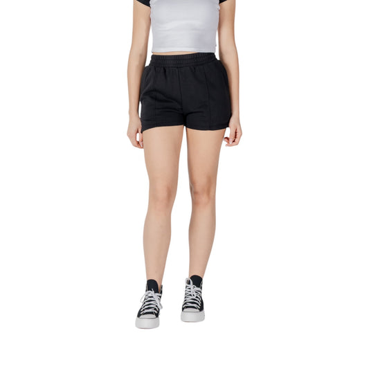 Converse  Women Short